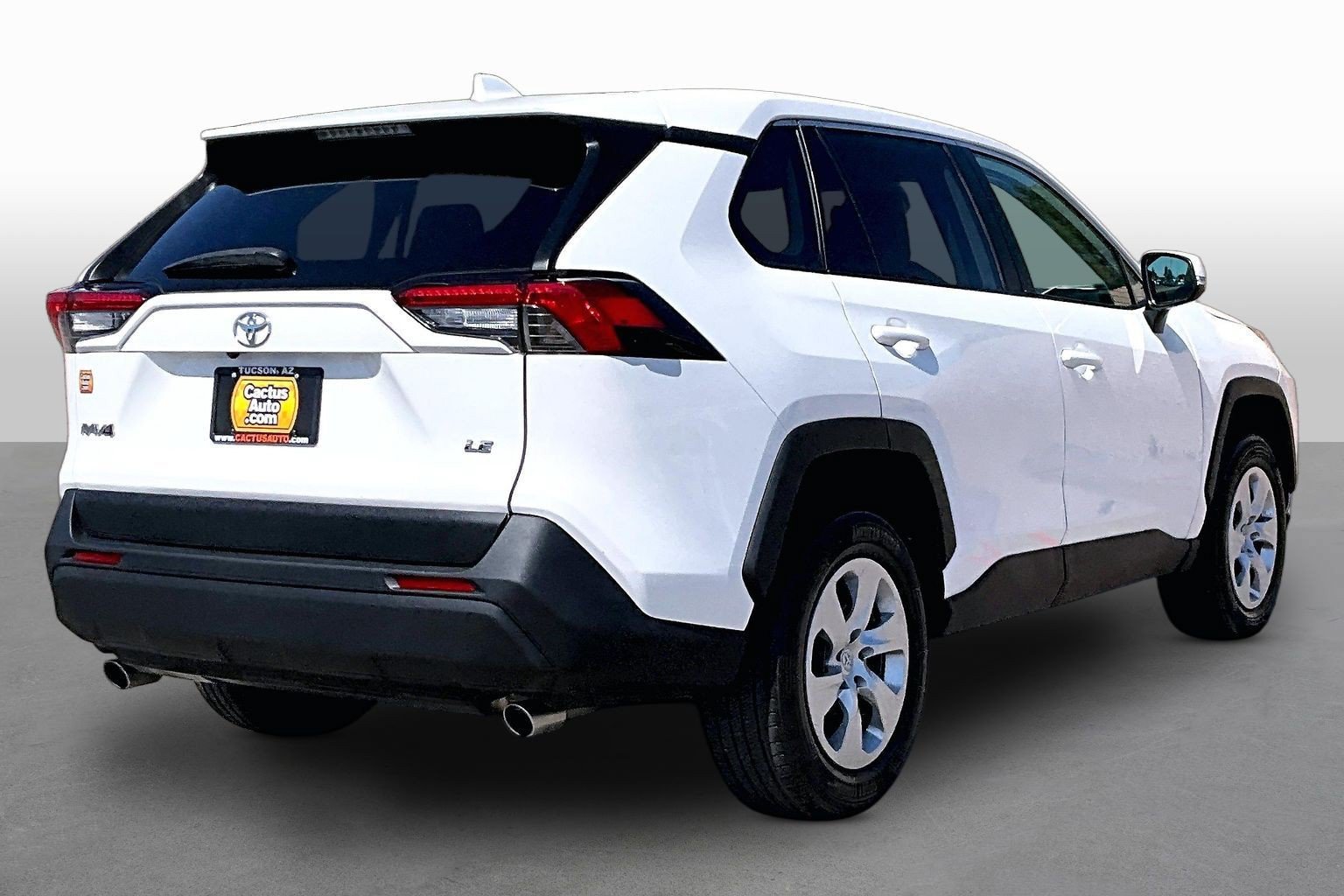 Used 2022 Toyota RAV4 LE FWD image 2