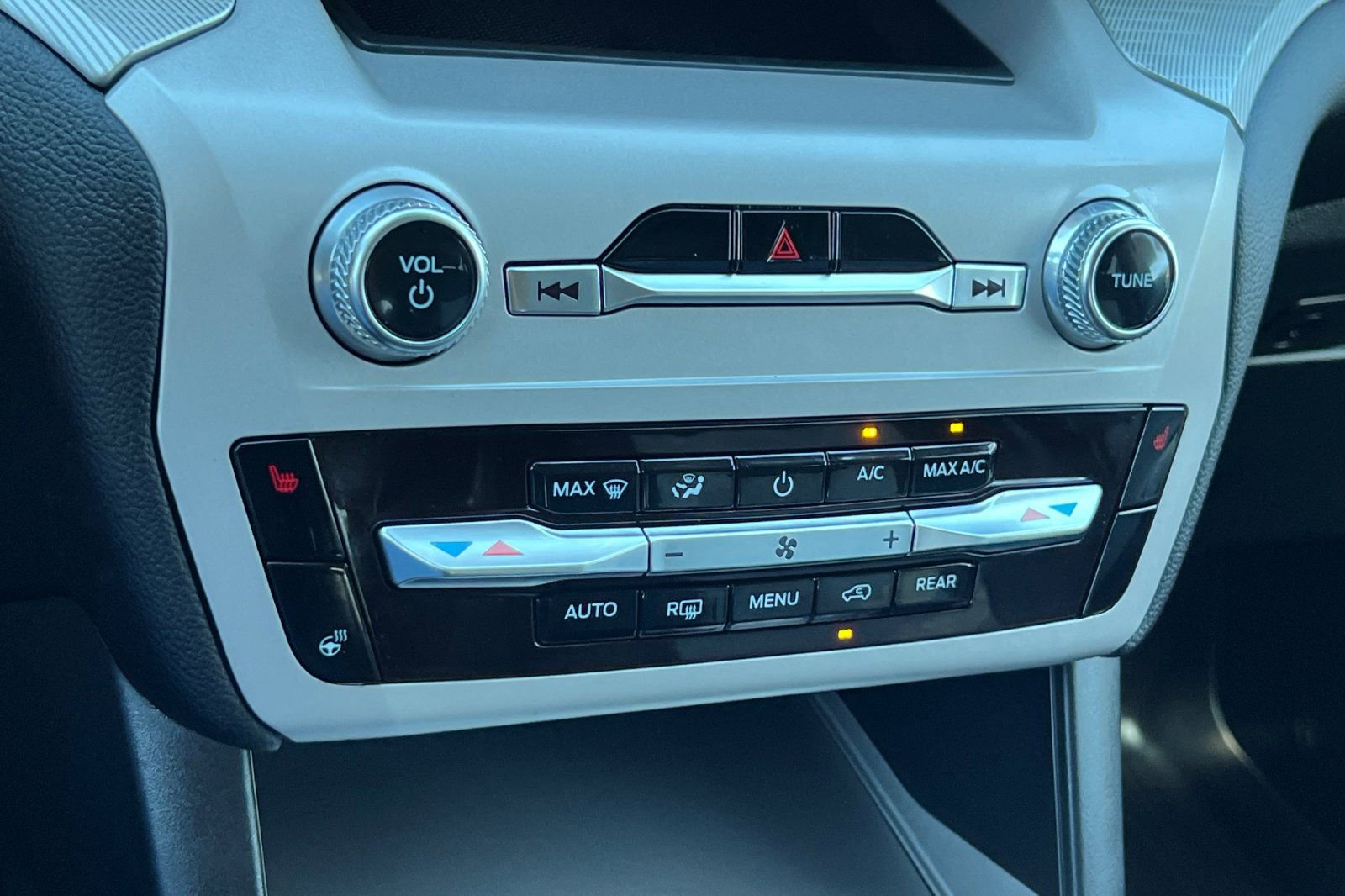 Certified 2023 Ford Explorer XLT w/ Equipment Group 202A image 21