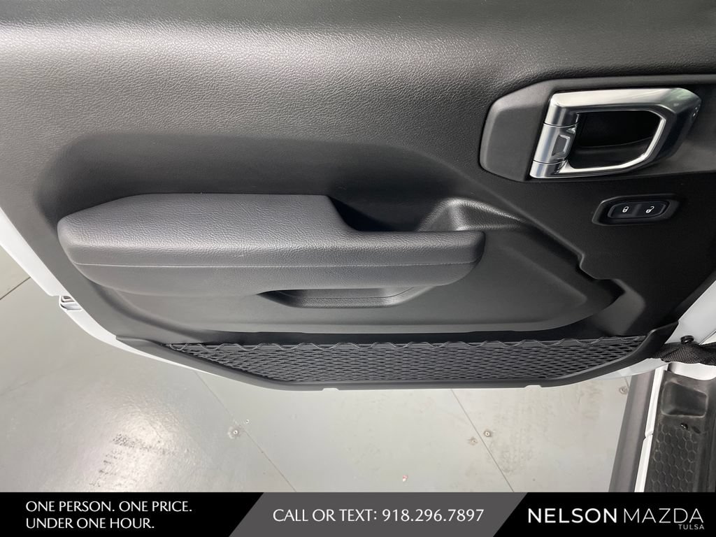 Used 2025 Jeep Gladiator Rubicon AWD/4WD image 18
