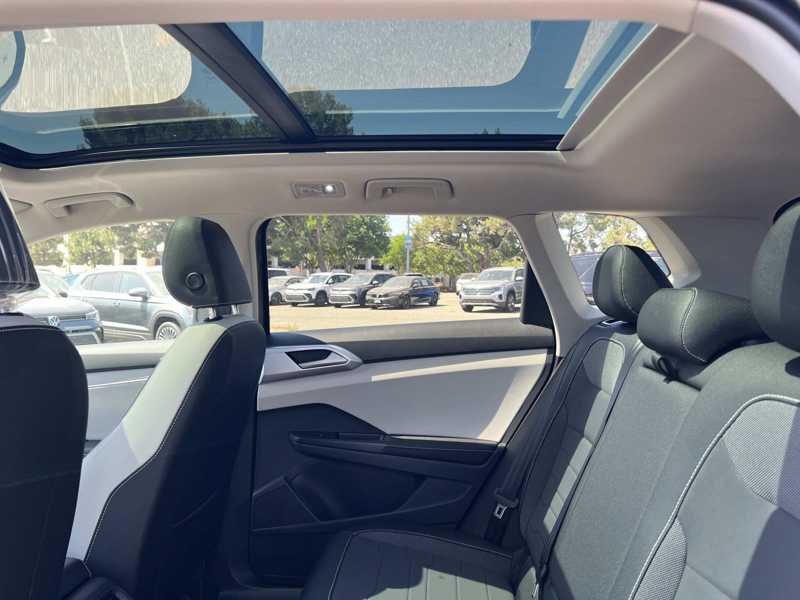 New 2025 Volkswagen Taos SE image 20