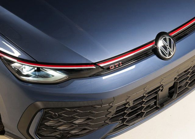 Used 2025 Volkswagen GTI SE w/ SE Leather Seating Package image 28