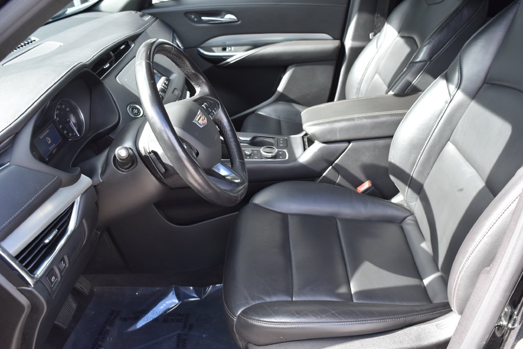 Used 2023 Cadillac XT4 Premium Luxury FWD image 8