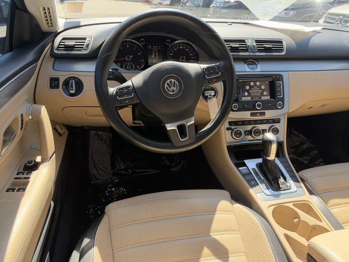 Used 2013 Volkswagen CC Lux FWD image 18