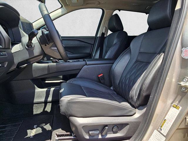 Used 2026 Nissan Rogue Platinum w/ Platinum Premium Package AWD/4WD image 12