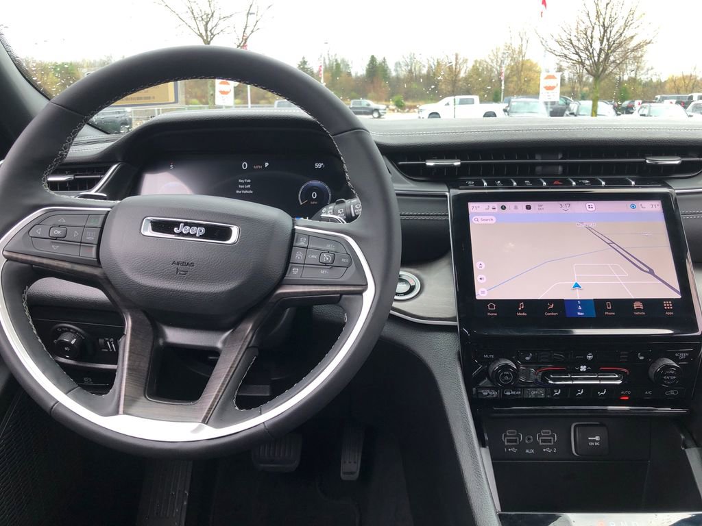 Used 2025 Jeep Grand Cherokee Limited image 29