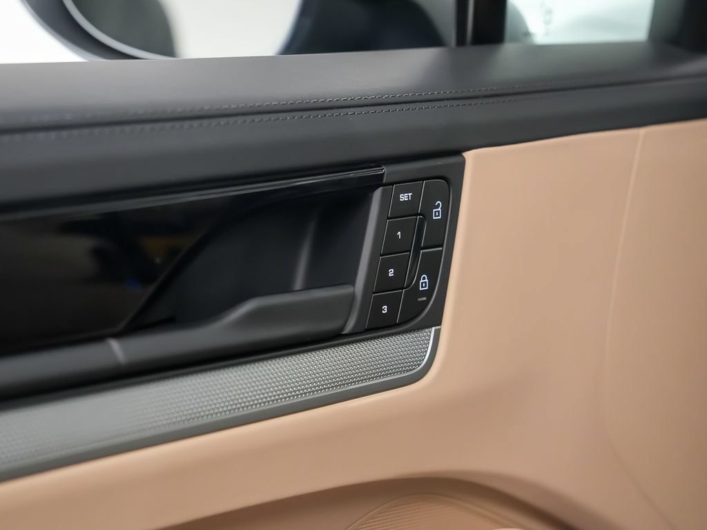 New 2026 Porsche Cayenne Coupe AWD/4WD image 21