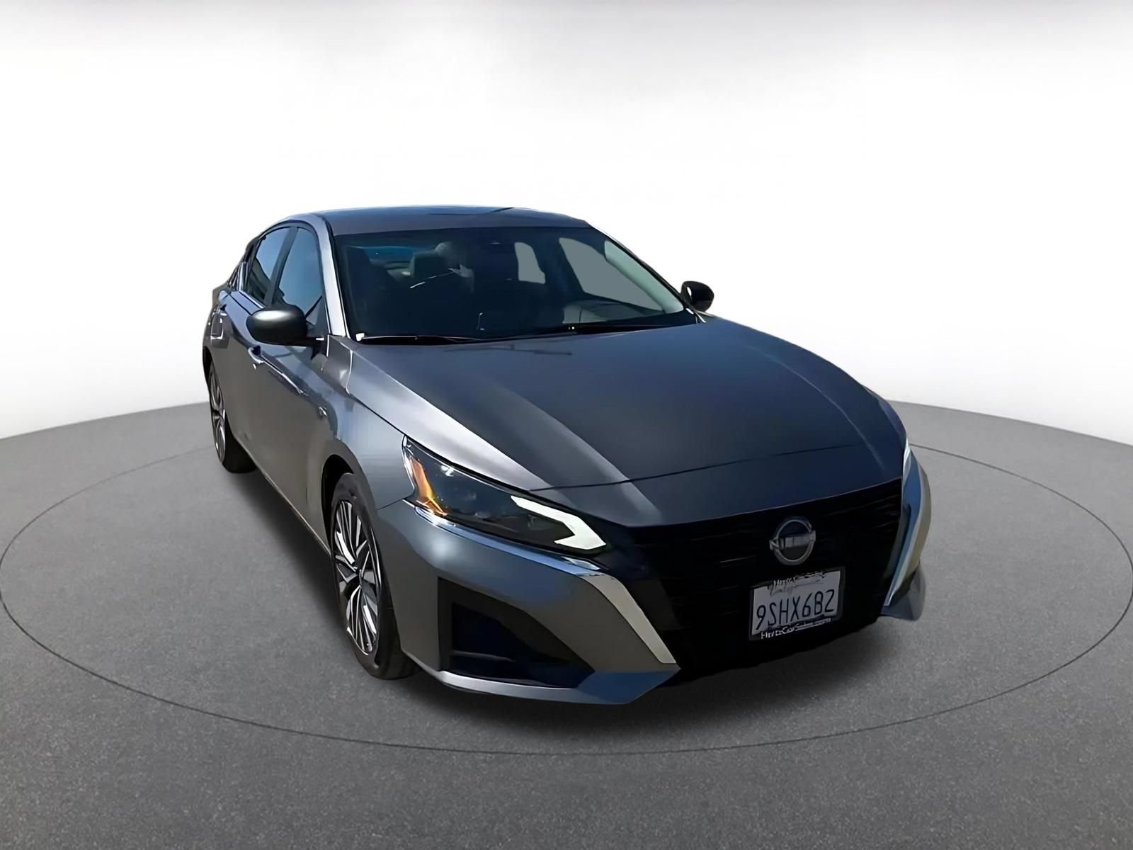 Used 2025 Nissan Altima 2.5 SV FWD image 3