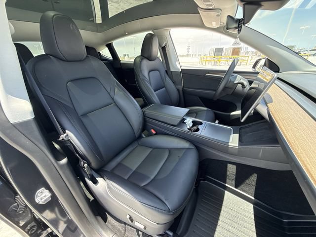 Used 2025 Tesla Model Y Long Range RWD image 25