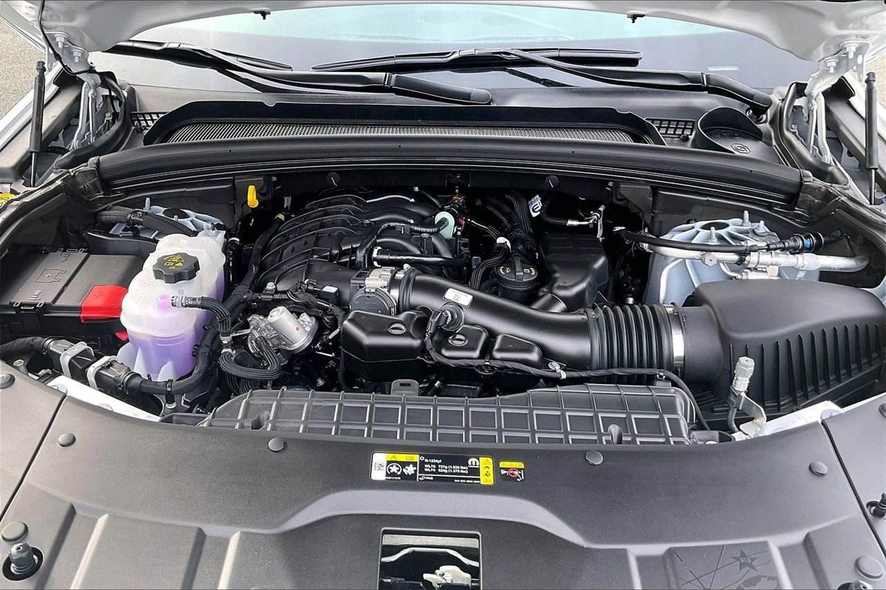 New 2025 Jeep Grand Cherokee L Laredo w/ Luxury Tech Group I image 37