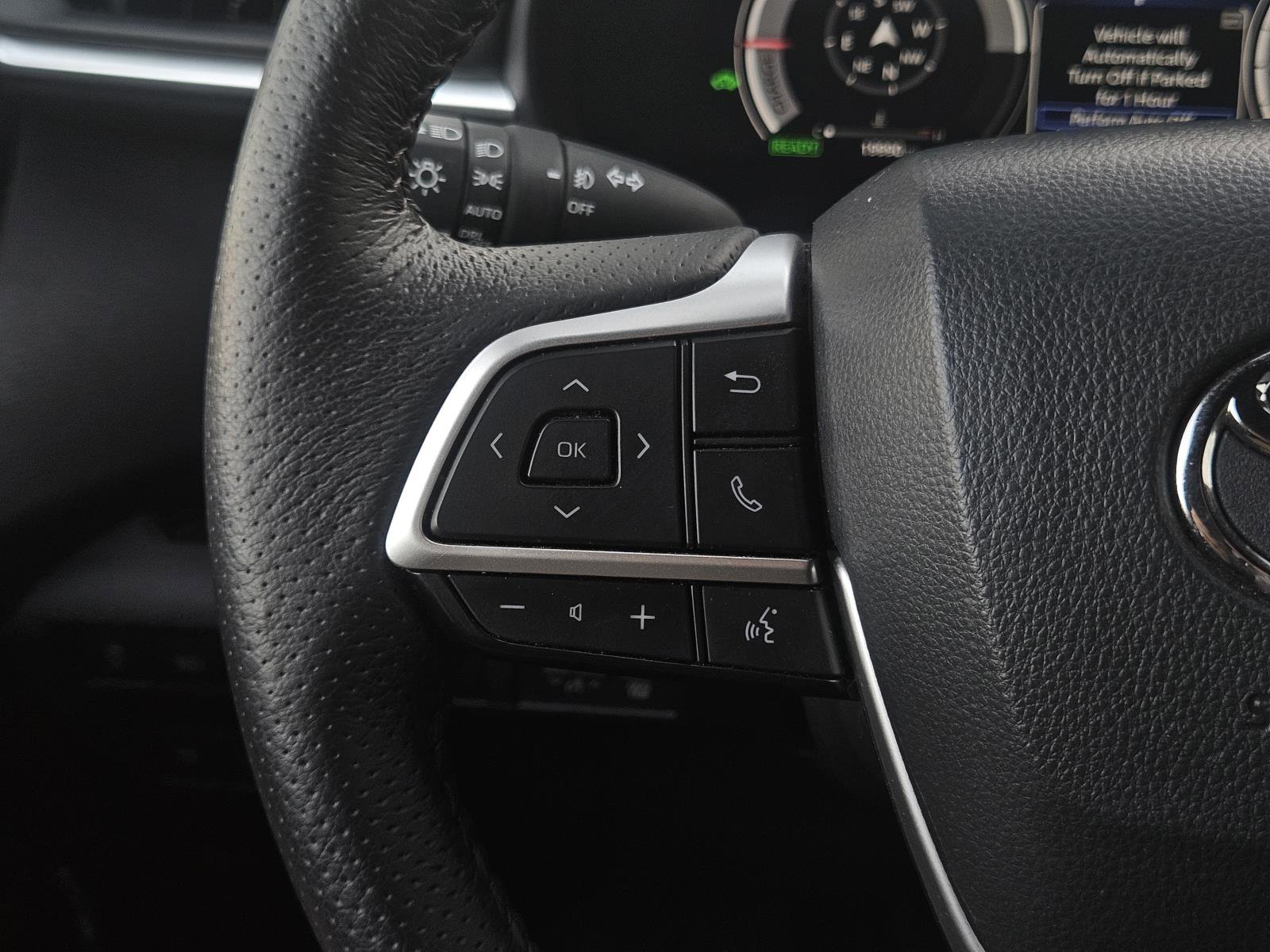 Used 2025 Toyota Sienna Limited image 18