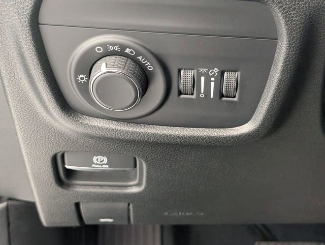 Used 2023 Jeep Grand Cherokee Altitude image 15