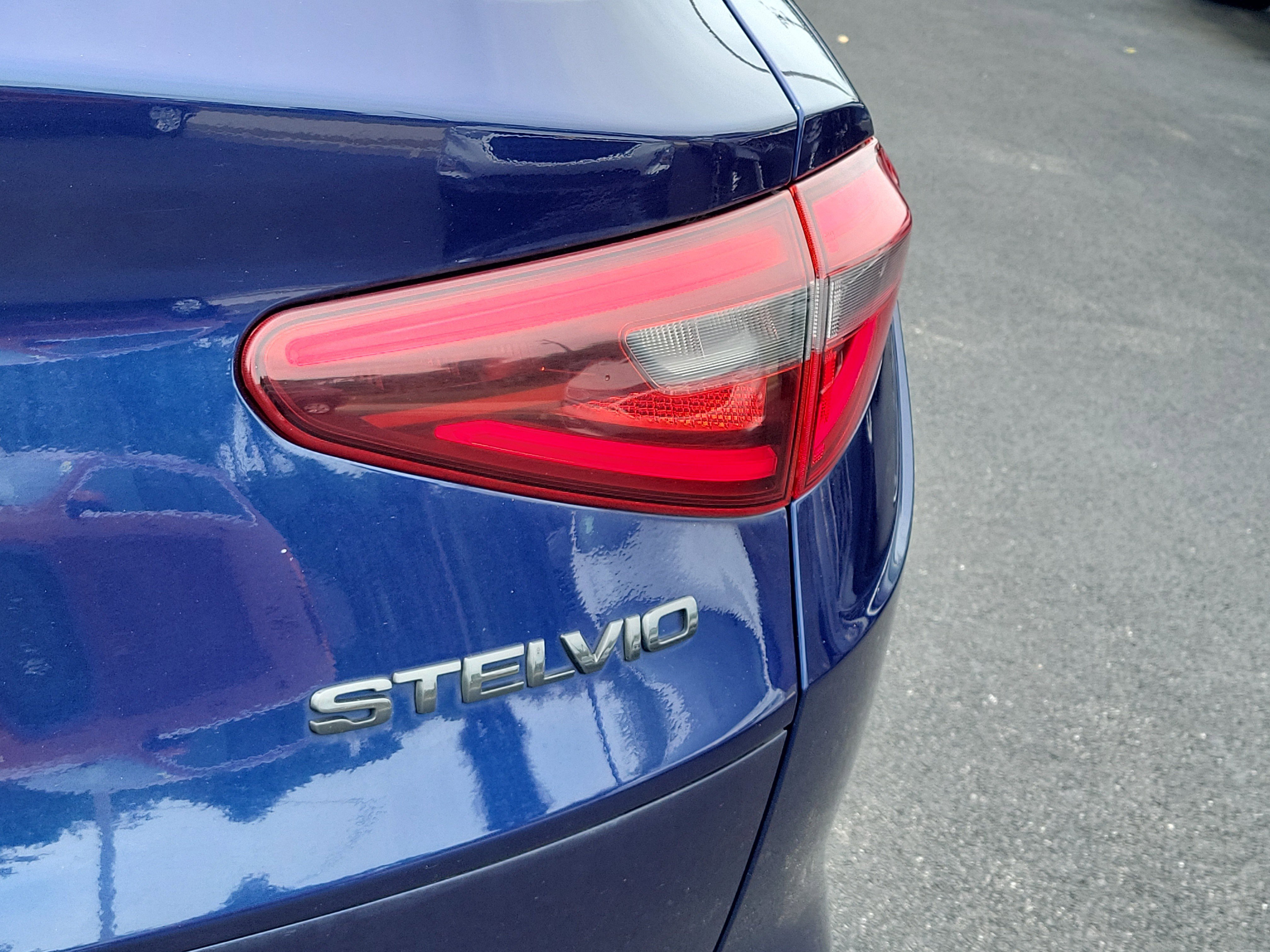 Used 2021 Alfa Romeo Stelvio Ti w/ Nero Edizione image 11