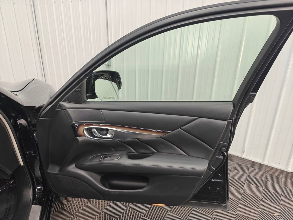 Used 2015 INFINITI Q70 L 3.7 w/ Deluxe Touring Package image 36