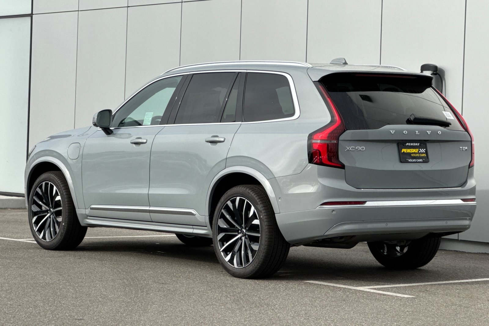 New 2026 Volvo XC90 T8 Plus w/ Protection Package AWD/4WD image 3