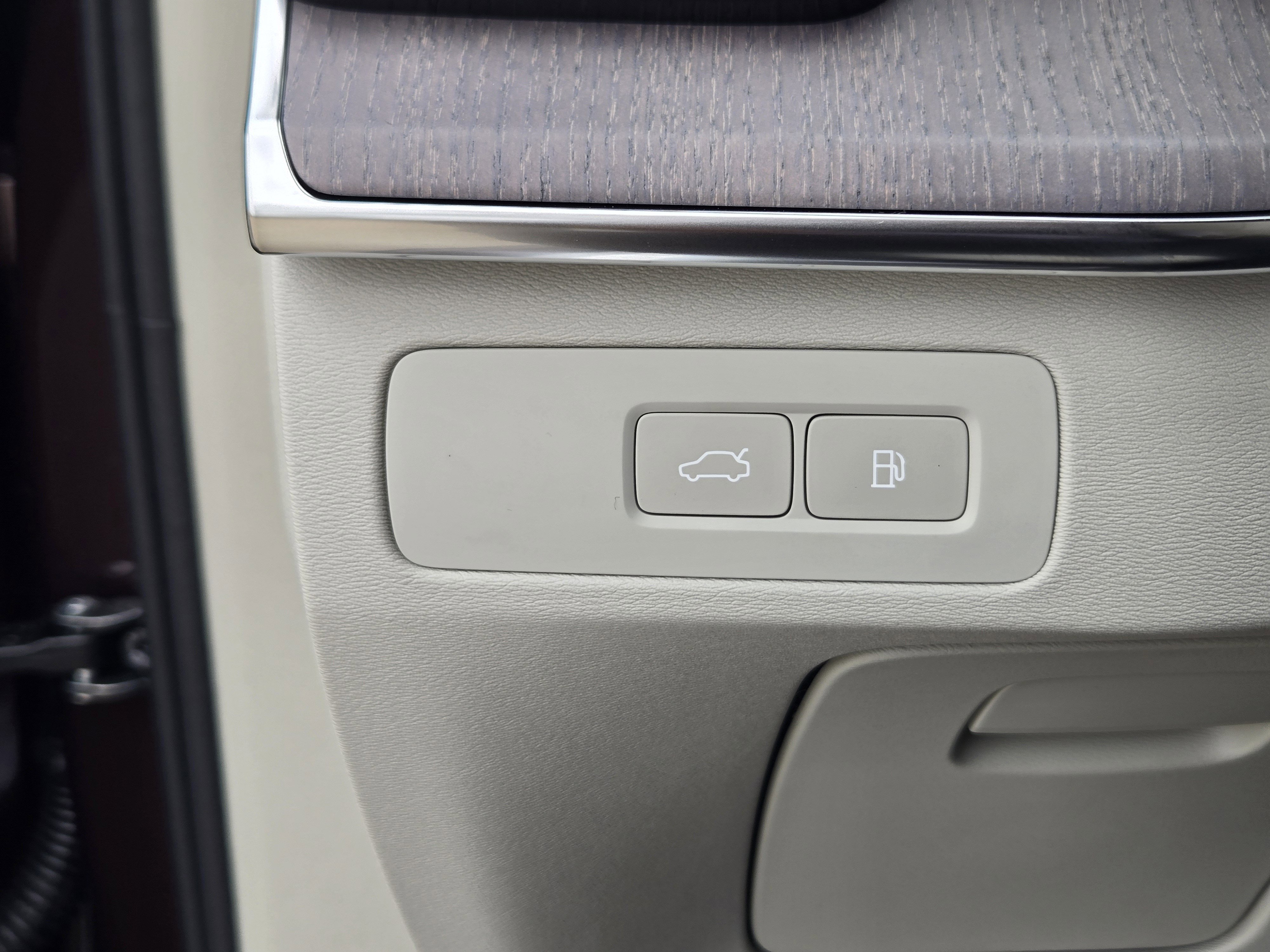 New 2026 Volvo XC90 T8 Ultra w/ Protection Package Premier image 17