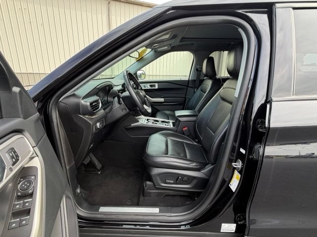 Used 2021 Ford Explorer Limited w/ Equipment Group 301A AWD/4WD image 14