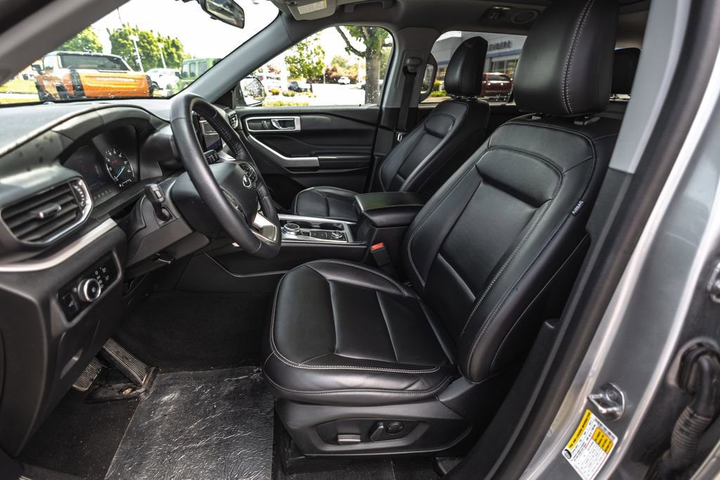 Used 2024 Ford Explorer XLT w/ Equipment Group 202A AWD/4WD image 20