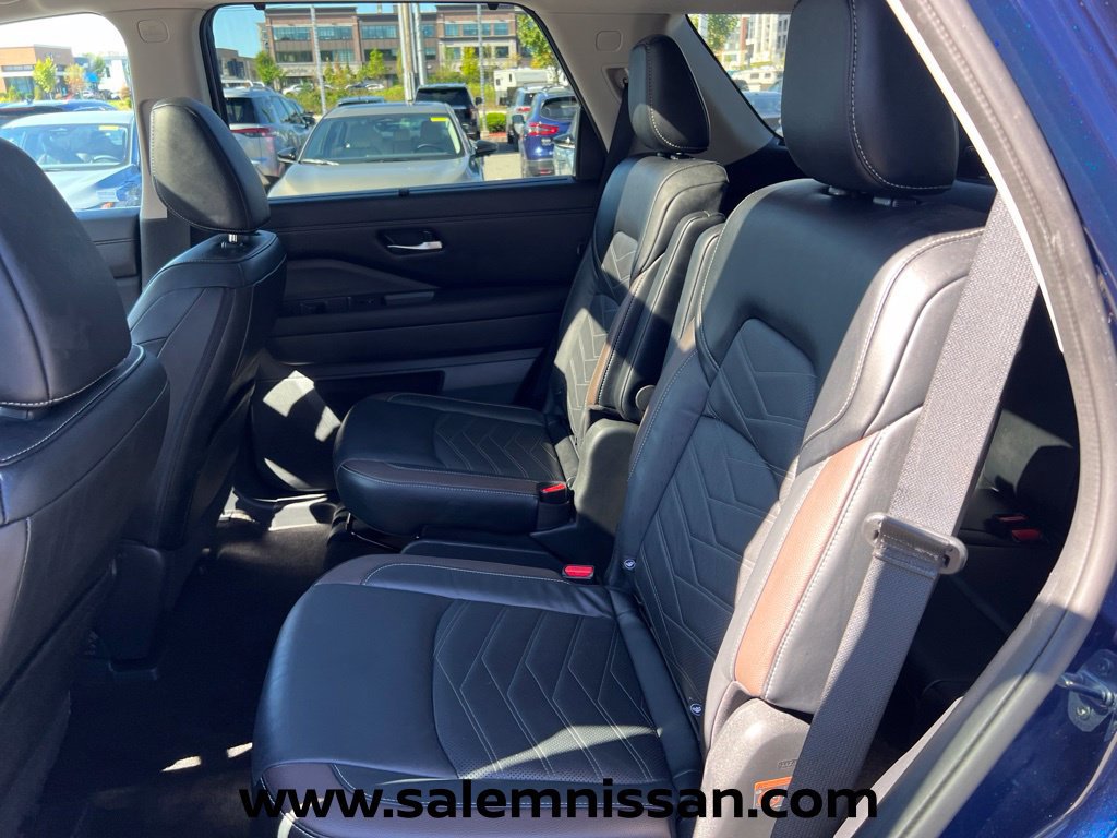 Used 2024 Nissan Pathfinder Platinum AWD/4WD image 19