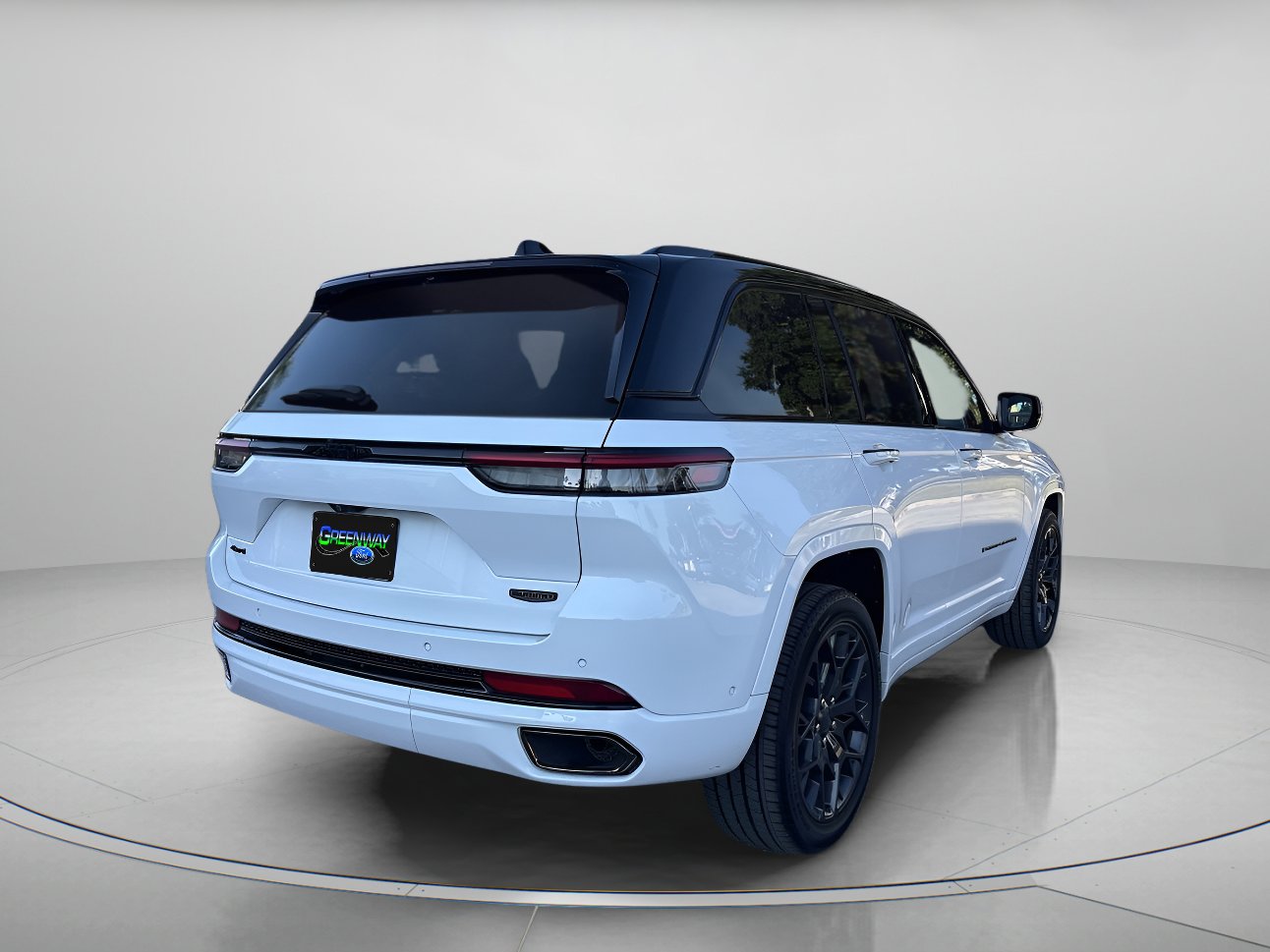 Used 2025 Jeep Grand Cherokee Summit image 3