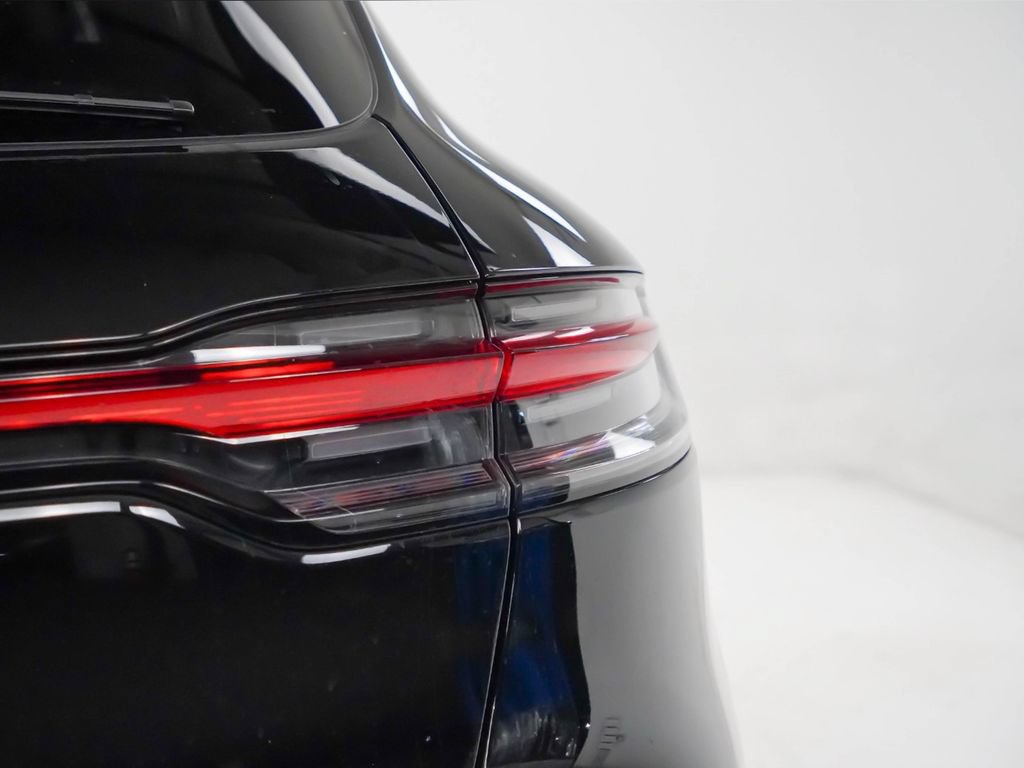 Certified 2026 Porsche Macan AWD/4WD image 12