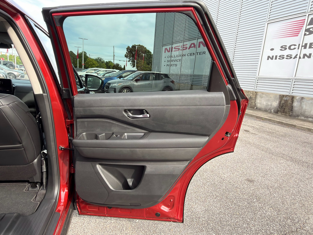 New 2026 Nissan Pathfinder SL image 17