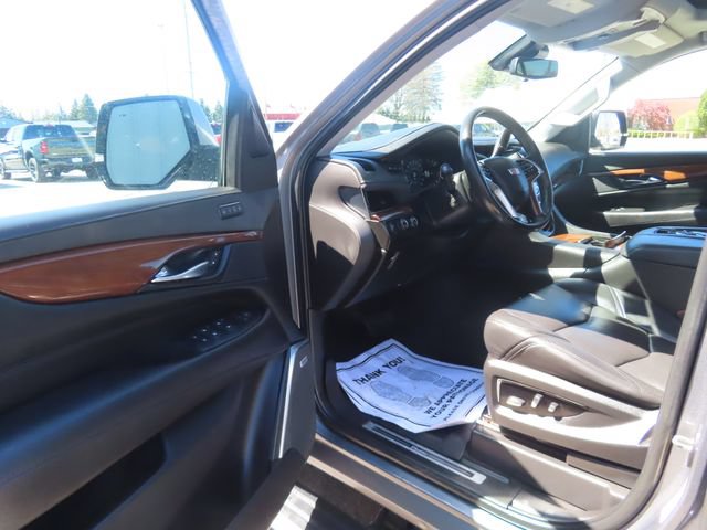 Used 2020 Cadillac Escalade Premium Luxury AWD/4WD image 18