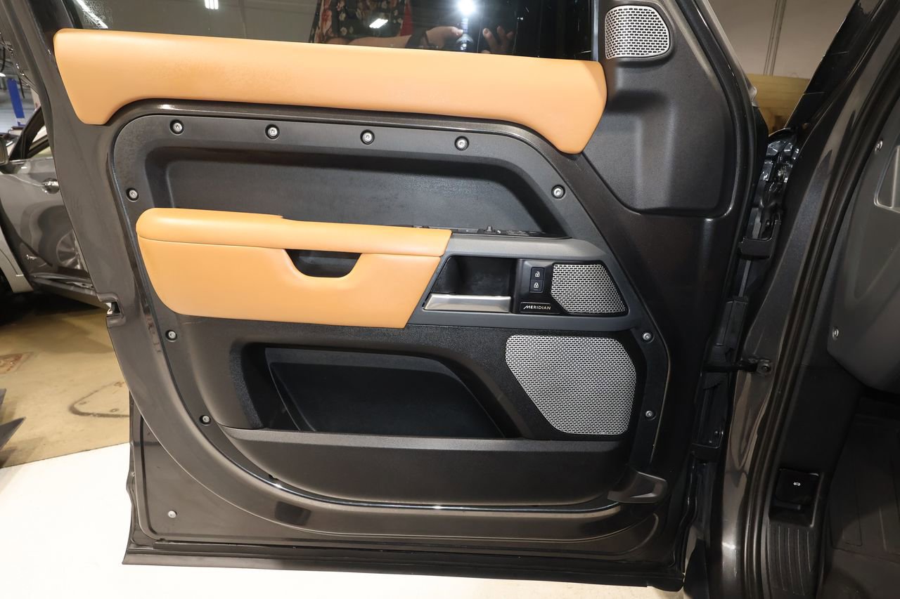 Used 2023 Land Rover Defender 130 X image 22