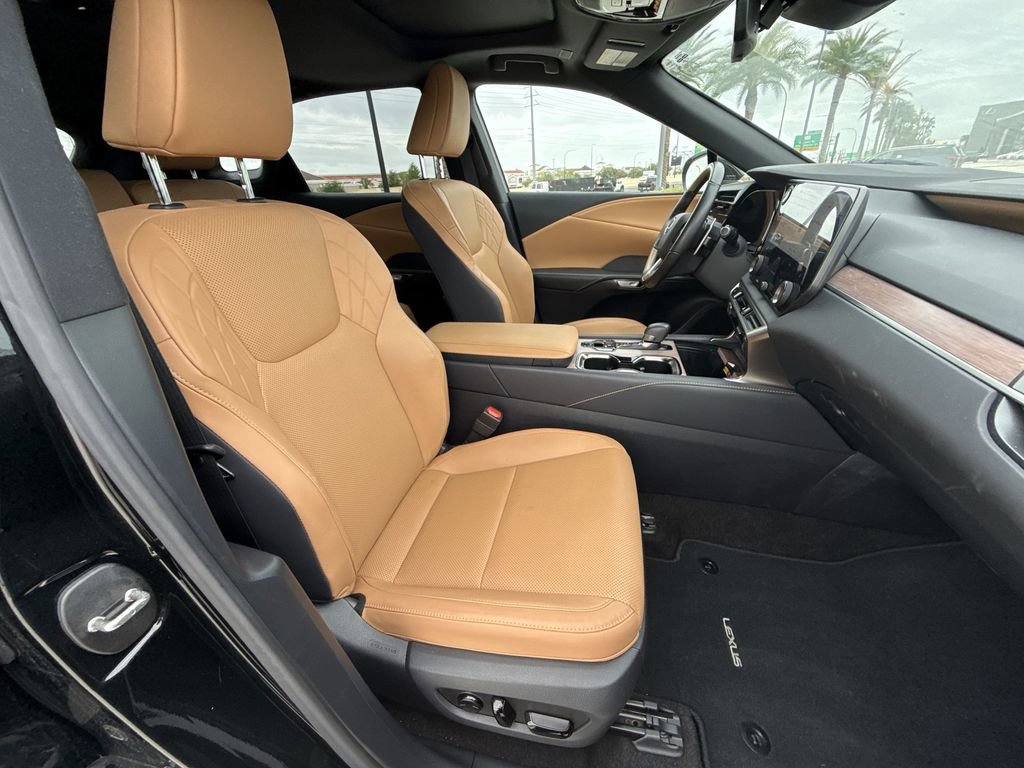 Used 2025 Lexus RX 350 Premium w/ Accessory Package (Z1) image 16