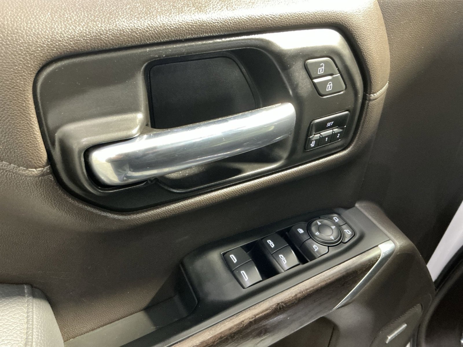 Used 2021 GMC Sierra 1500 Denali w/ Denali Illumination Package AWD/4WD image 16