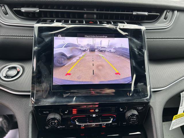 New 2025 Jeep Grand Cherokee 4WD image 13