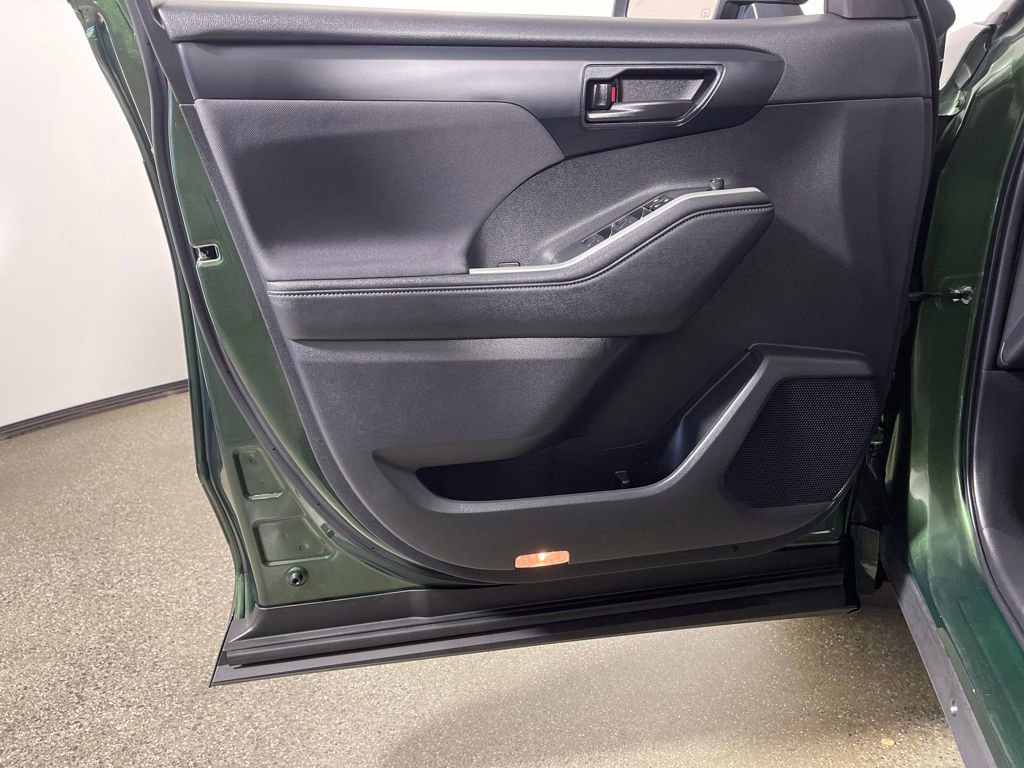 Certified 2023 Toyota Highlander LE image 17