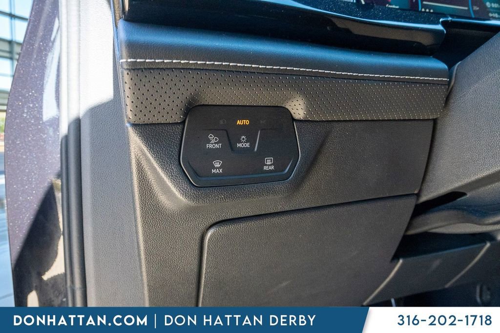Used 2025 Volkswagen Atlas SE AWD/4WD image 15