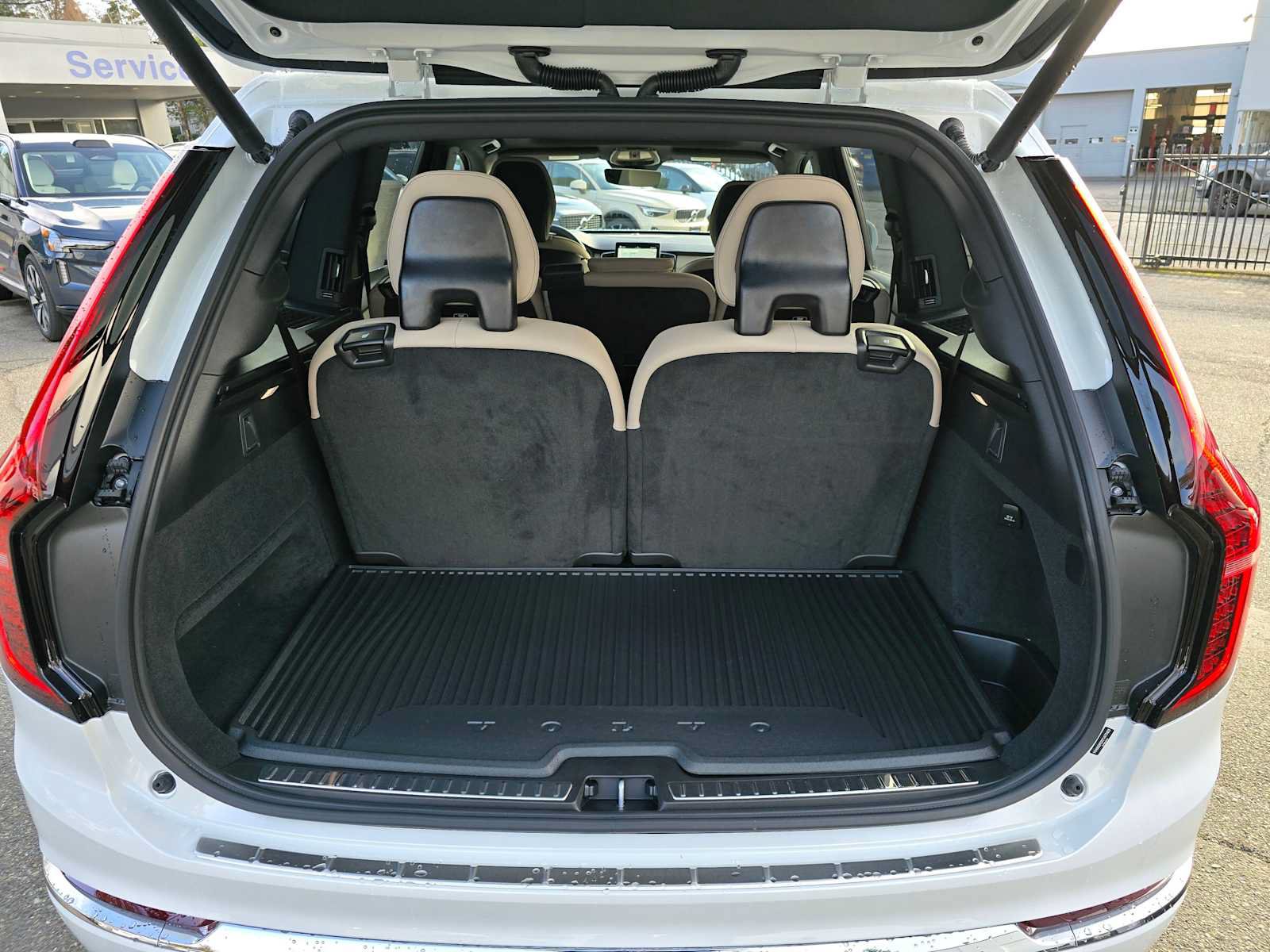 New 2026 Volvo XC90 B6 Plus w/ Protection Package Premier AWD/4WD image 22