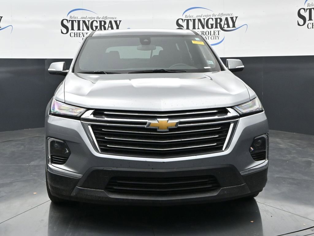 Used 2023 Chevrolet Traverse LT FWD image 2
