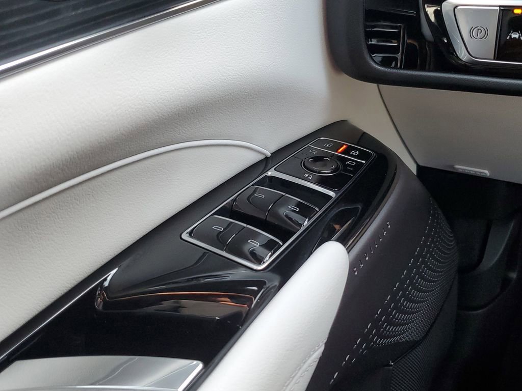 New 2026 Cadillac Lyriq Luxury image 21