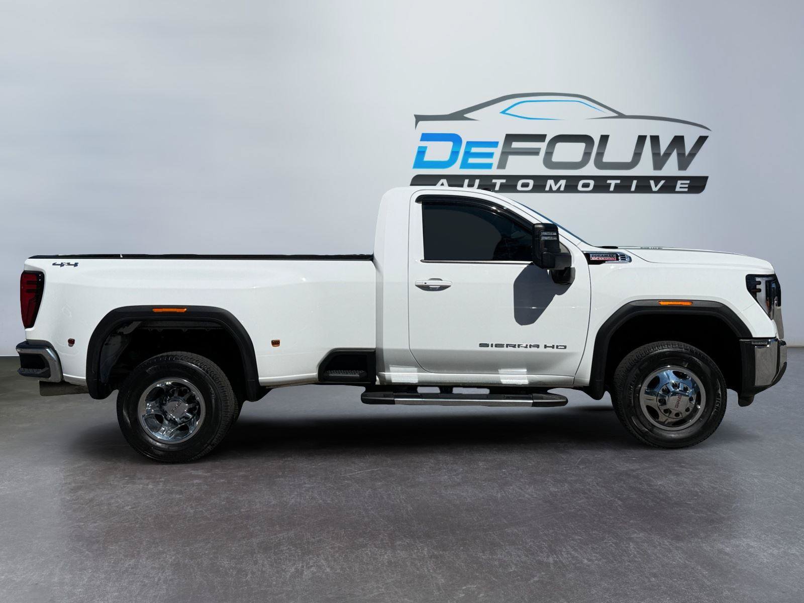 Used 2024 GMC Sierra 3500 SLE w/ SLE Convenience Package AWD/4WD image 2