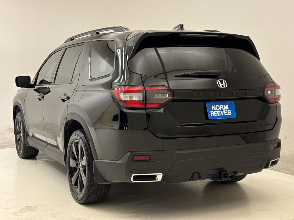 Certified 2025 Honda Pilot Black Edition image 7