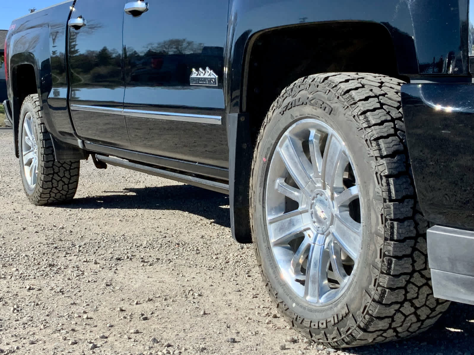 Used 2018 Chevrolet Silverado 1500 High Country AWD/4WD image 12