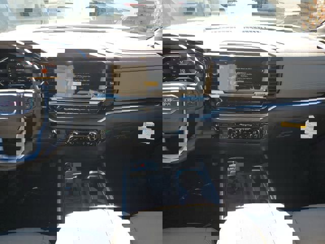 New 2026 GMC Sierra 1500 SLT image 16