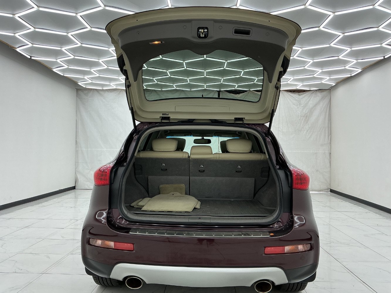Used 2016 INFINITI QX50 AWD w/ Premium Package image 43