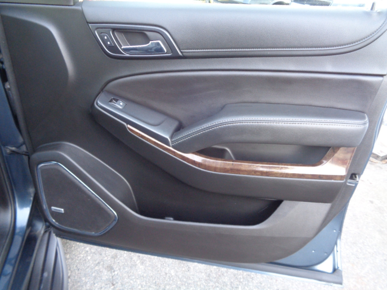 Used 2019 Chevrolet Suburban LT w/ Luxury Package image 27