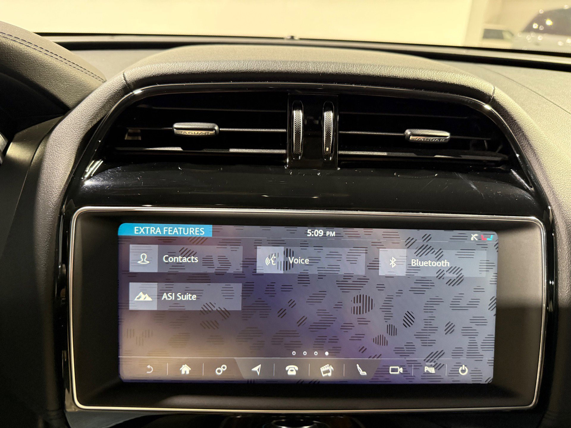 Used 2020 Jaguar F-PACE Prestige AWD/4WD image 25