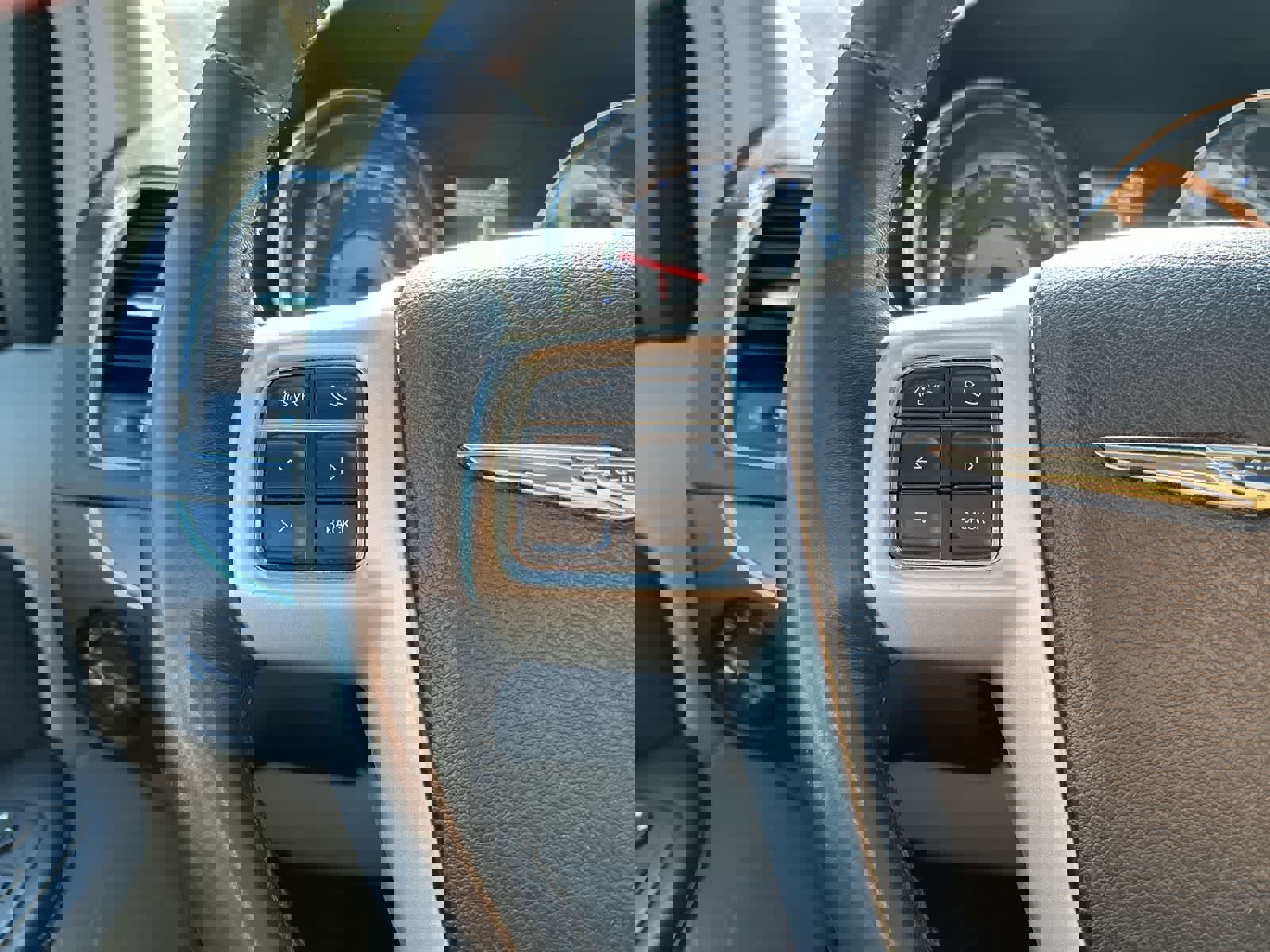 Used 2016 Chrysler Town & Country Touring image 8