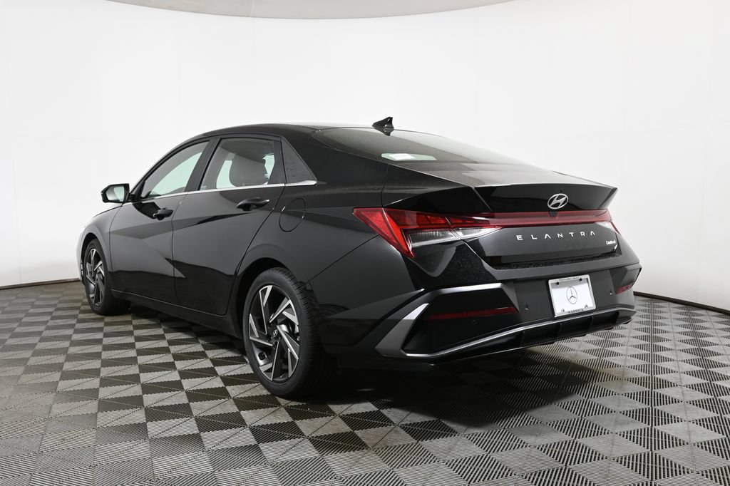 Used 2024 Hyundai Elantra Limited FWD image 9