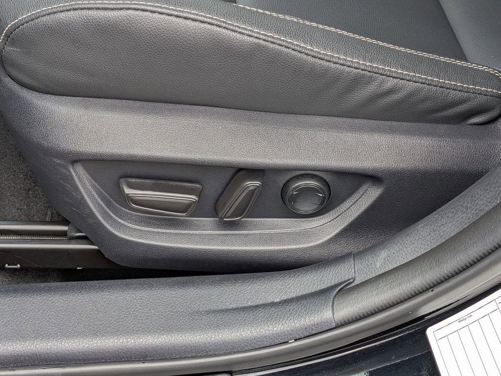 Used 2025 Toyota Camry SE image 16