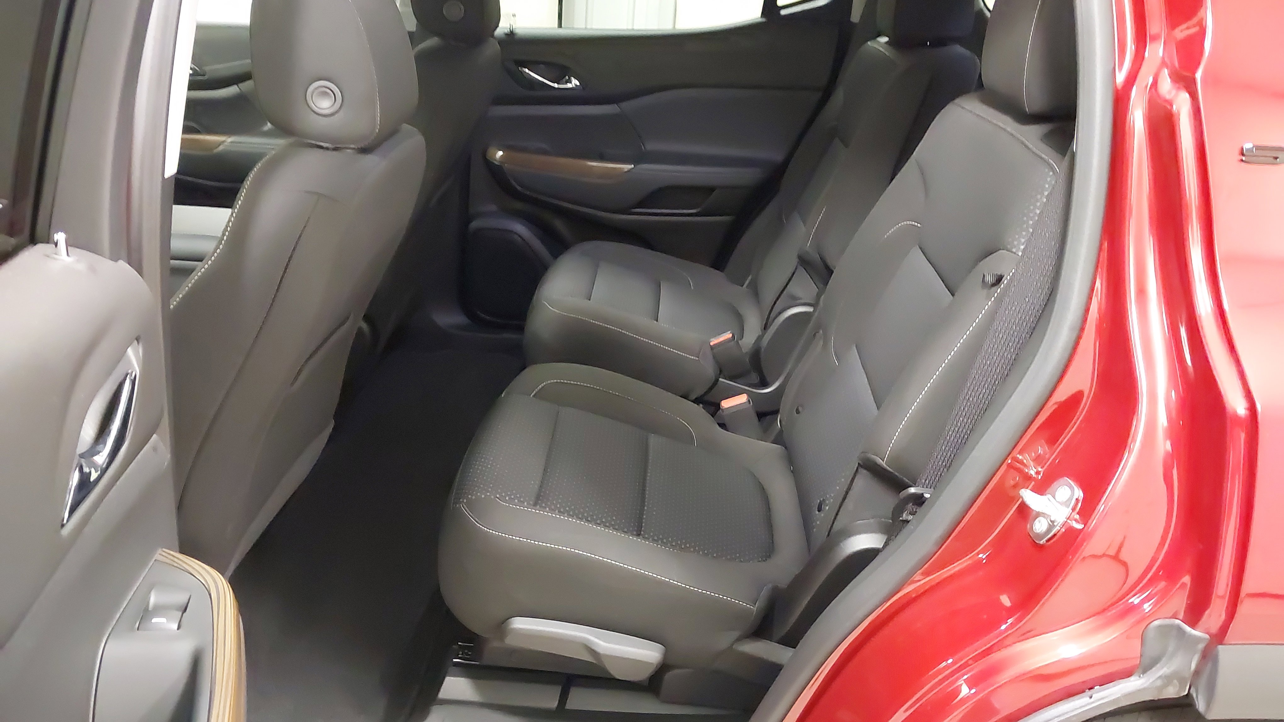 Used 2023 GMC Acadia SLE w/ Driver Convenience Package image 38