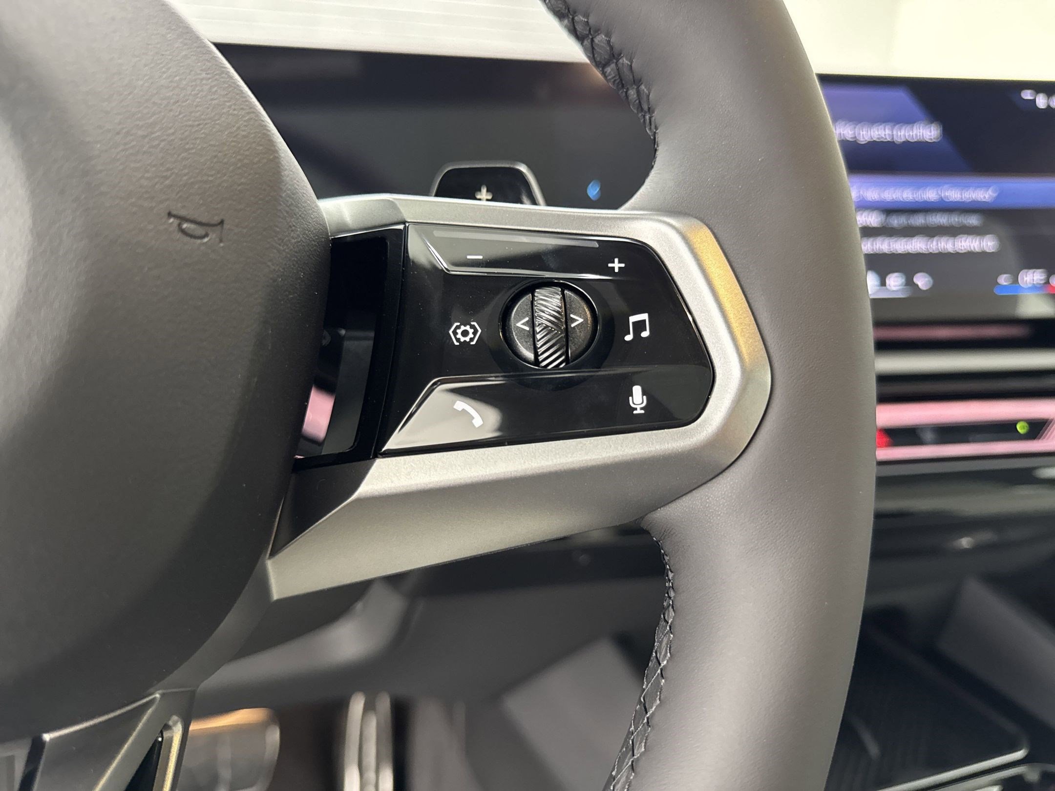 New 2026 BMW 550e xDrive w/ Executive Package image 19