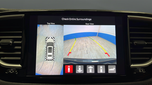 Used 2023 Chrysler Pacifica Pinnacle FWD image 15