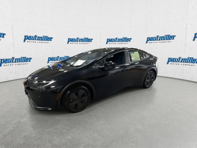 Used 2025 Toyota Prius LE FWD image 5
