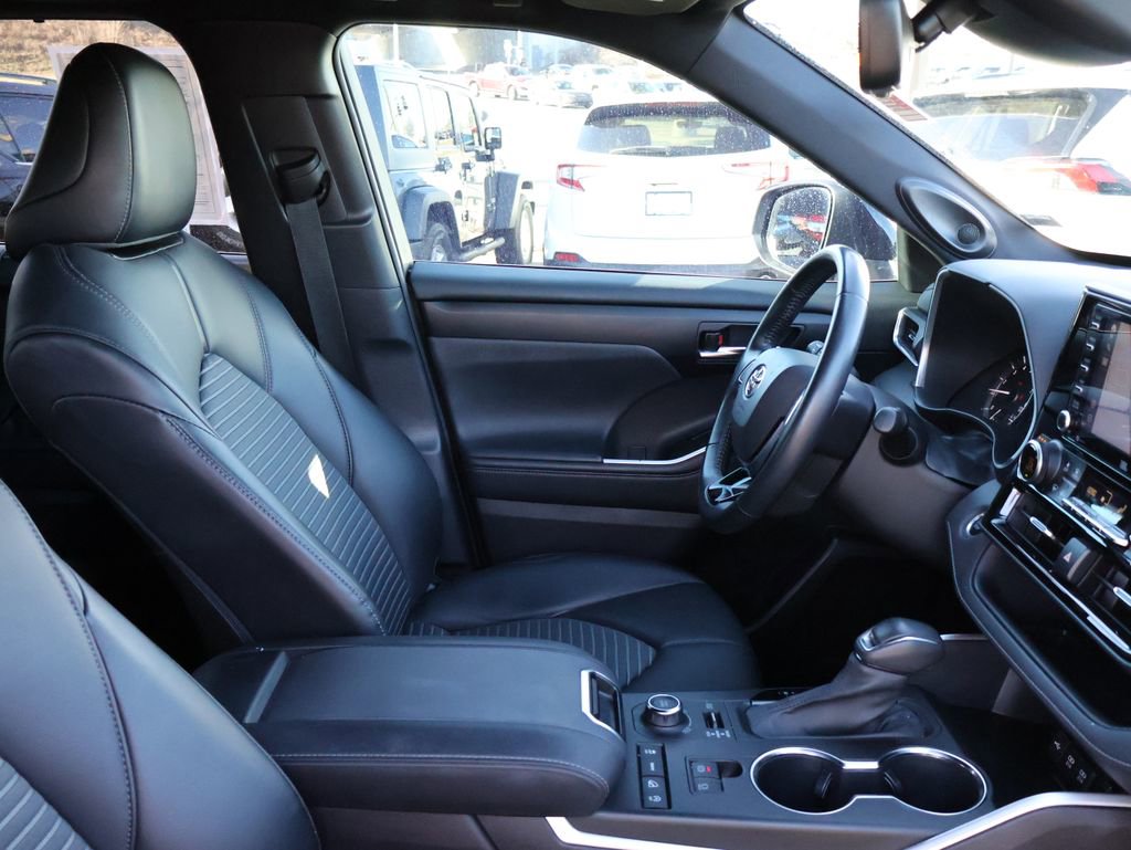 Used 2021 Toyota Highlander XSE image 8